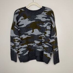 Vince Camuto Gray and Olive Crewneck Sweater Size M